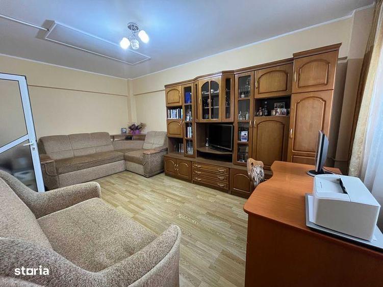 Apartament cu 2 camere decomandat în Micro 20
