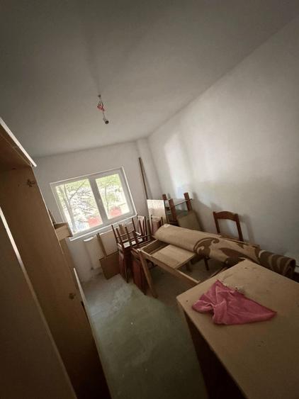 Apartament cu 3 camere decomandat în Nicolina