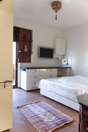 Apartament cu 3 camere decomandat în Exterior Vest