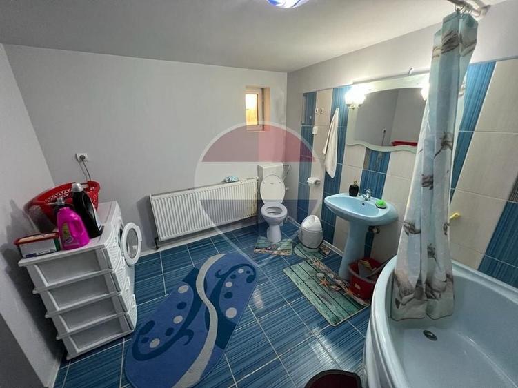 Casă individuală cu 4 camere cu Teren 1256 Mp în Central