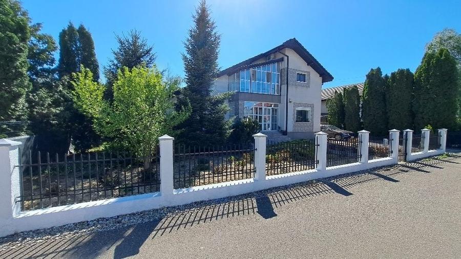 Casă individuală cu 5 camere cu Canalizare în 1 Decembrie