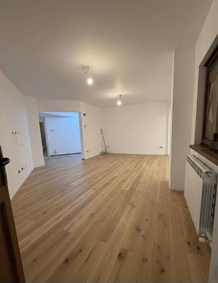 Apartament cu 3 camere decomandat în Boema