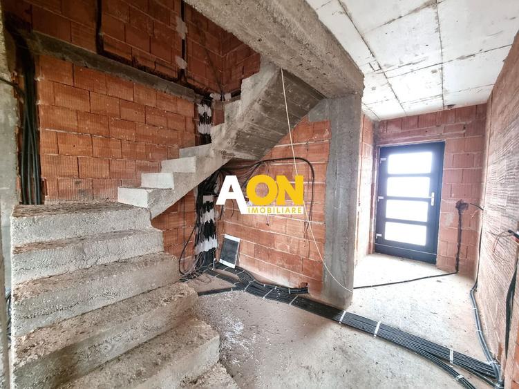 Duplex cu 4 camere cu Canalizare în Micești