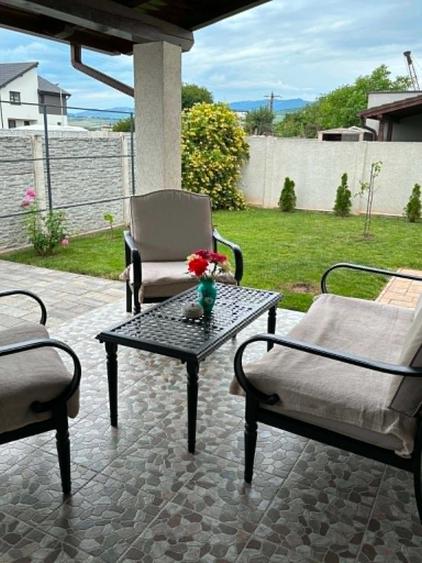 Casă cu 4 camere în Exterior Vest