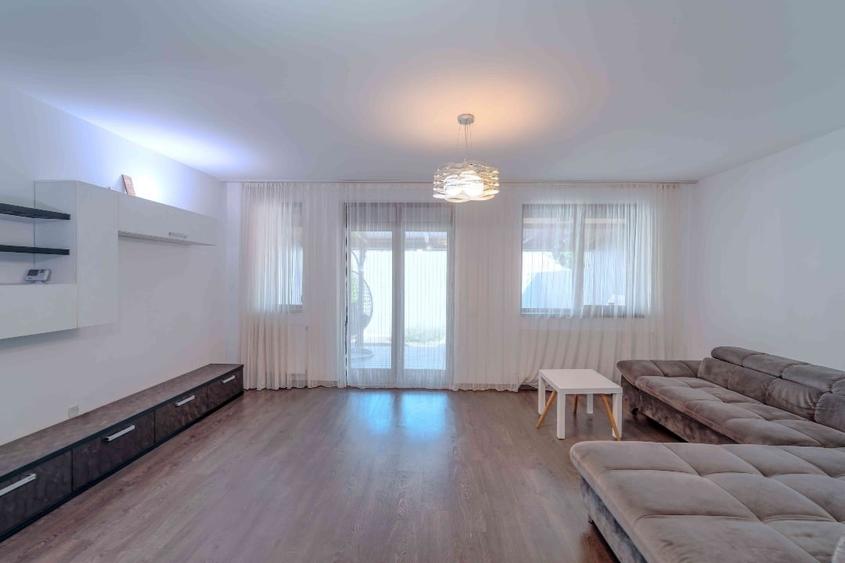 Casă cu 4 camere cu Teren 250 Mp în Palazu Mare