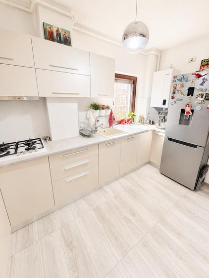 Apartament cu 3 camere decomandat în Km 4