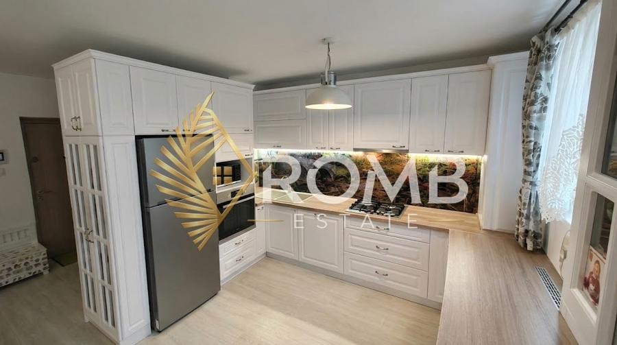 Apartament cu 3 camere decomandat în Europa