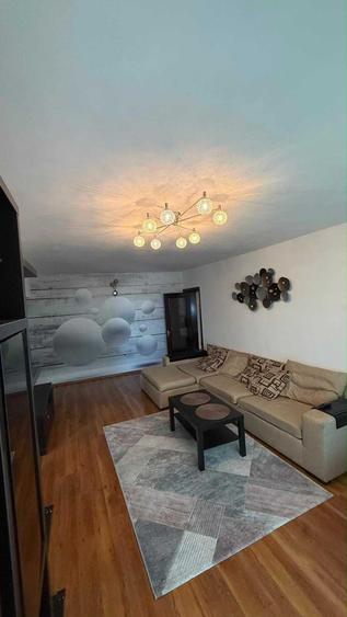 Apartament cu 3 camere decomandat în Radu Negru