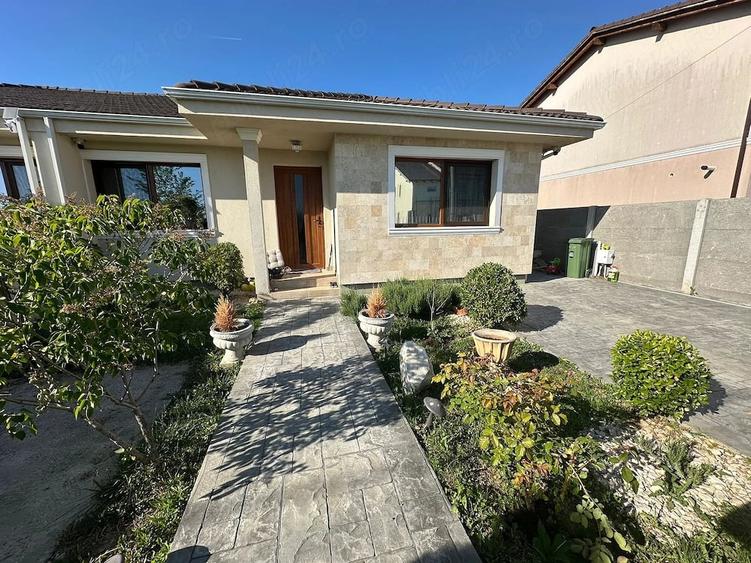 Casă cu 3 camere cu Teren 305 Mp în Moșnița Nouă