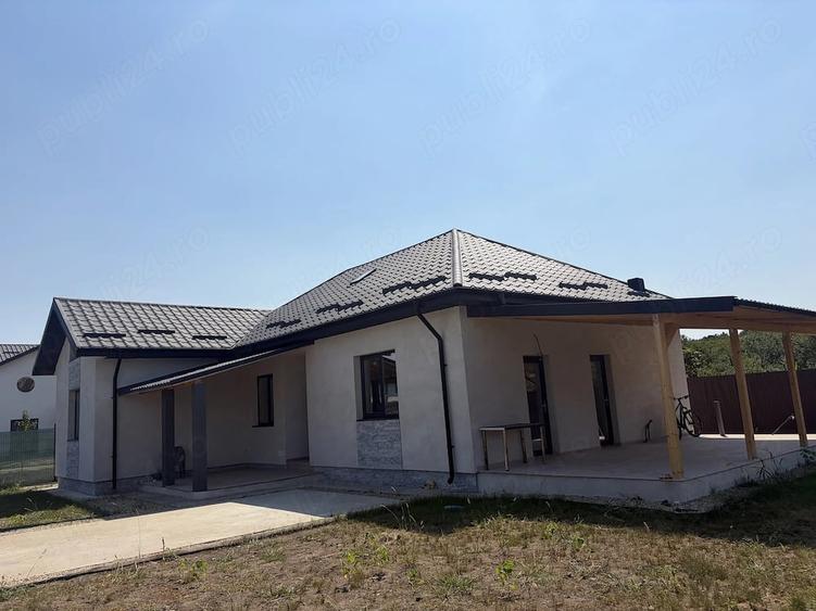 Casă cu 5 camere cu Teren 600 Mp în Poiana lui Stângă