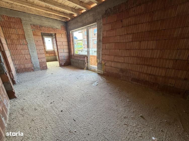 Casă cu 4 camere în Dâmbul Rotund