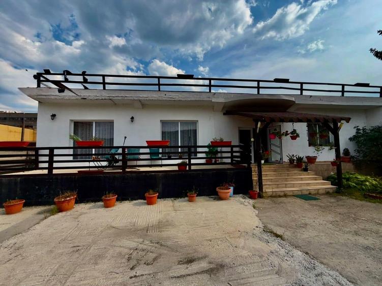 Spațiu comercial, de 420 mp, în Mintia