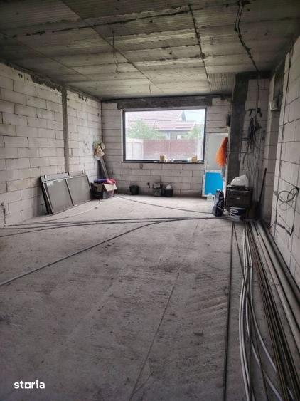 Casă cu 4 camere cu Teren 250 Mp în Cernele