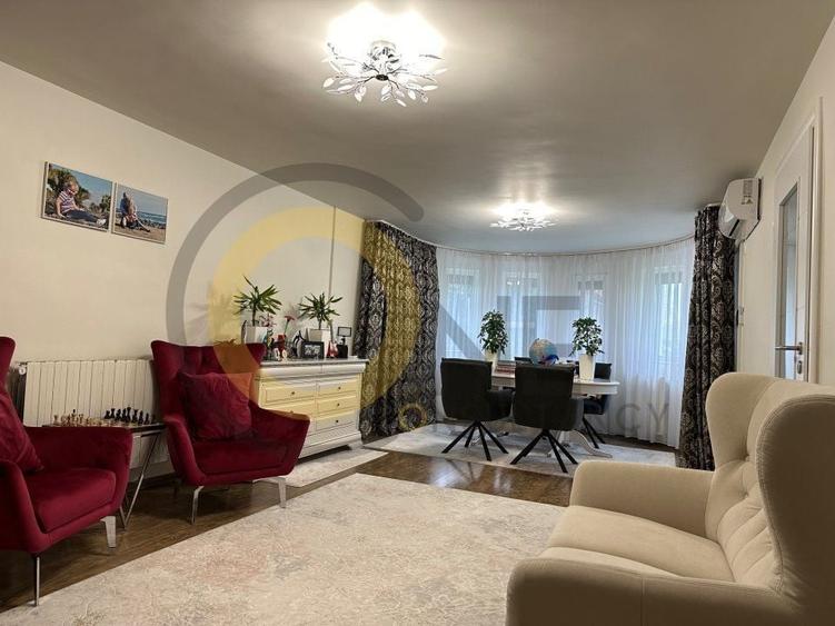 Casă individuală cu 7 camere cu Canalizare în Ostratu