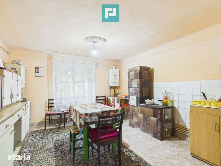 Casă cu 6 camere cu Teren 1496 Mp în Central