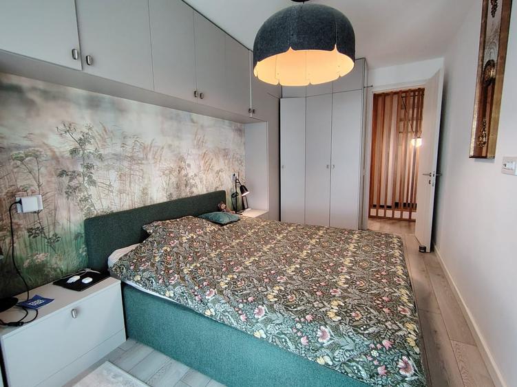 Apartament cu 5 camere decomandat, mobilat în P-ta Presei Libere