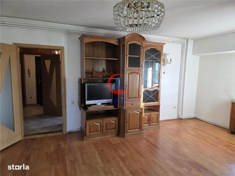 Apartament cu 4 camere decomandat în Simion Bărnuțiu