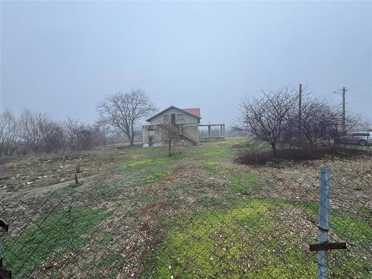 Casă individuală cu 4 camere cu Teren 2000 Mp în Rădulești