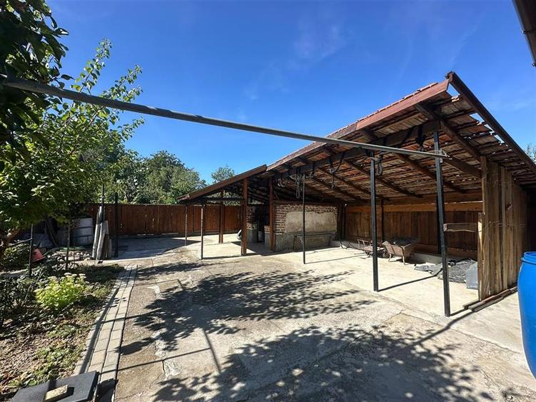 Casă cu 3 camere cu Teren 463 Mp în Exterior Est