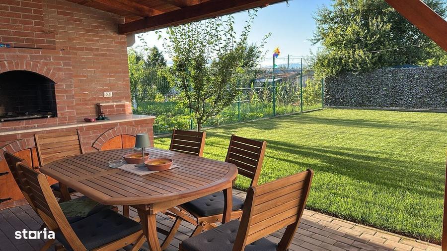 Casă cu 4 camere cu Teren 470 Mp în Golești