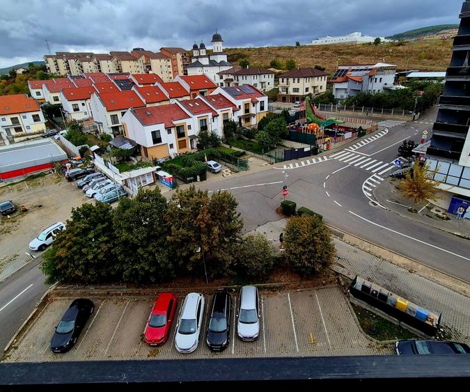 Apartament cu 2 camere semidecomandat, mobilat în Baciu