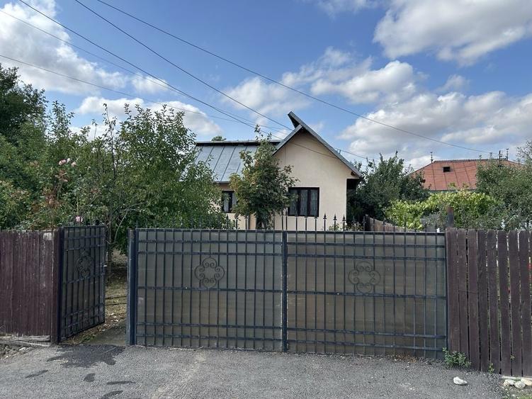 Casă cu 3 camere în Ștefan cel Mare