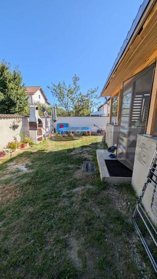 Casă individuală cu 4 camere cu Canalizare în Matraca