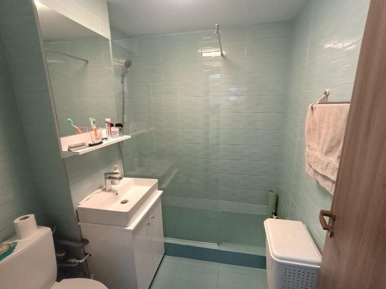 Apartament cu 3 camere decomandat, mobilat în Valea Aurie