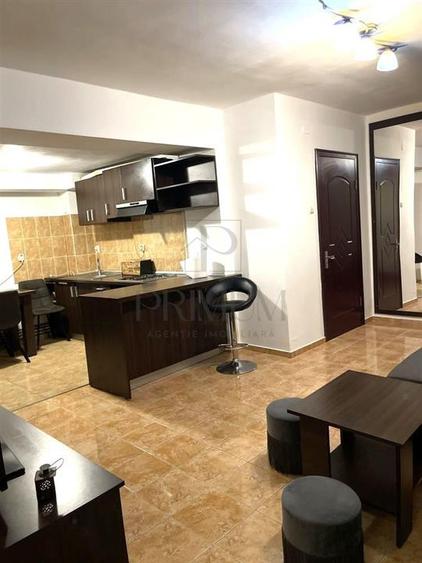 Apartament cu 3 camere decomandat în Telegrafului