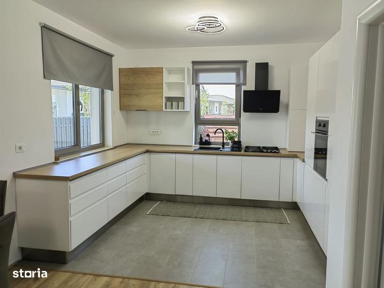 Casă cu 4 camere decomandat în Corbeanca