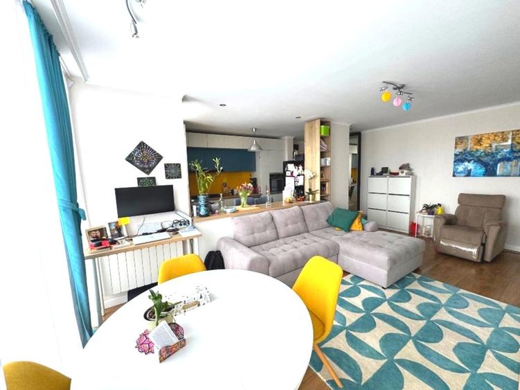 Apartament cu 3 camere semidecomandat, mobilat în Iancu Nicolae