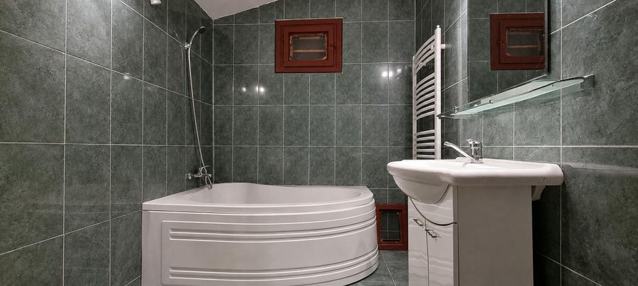 Casă individuală cu 5 camere cu Canalizare în Nord