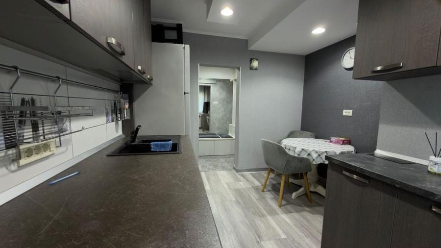 Apartament cu 3 camere decomandat în Giurgiului