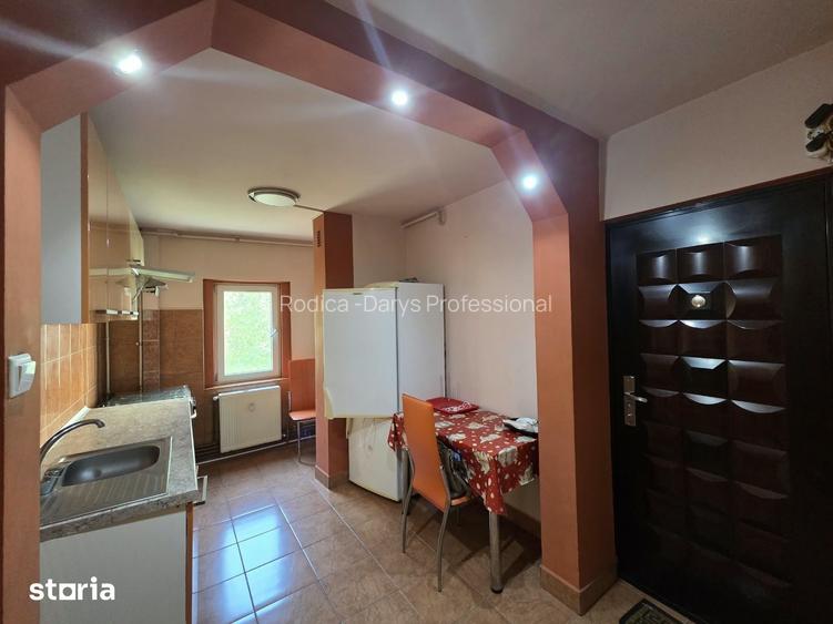 Inchiriez apartament 2 camere, etajul 1,Vlaicu