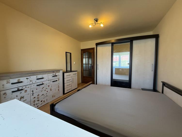 Apartament cu 3 camere decomandat, mobilat în Lipovei