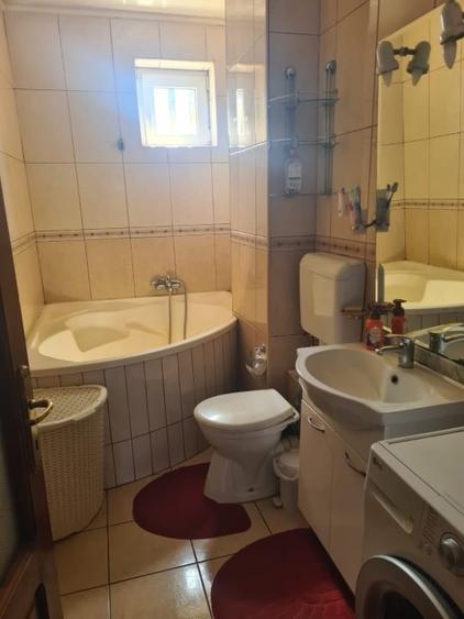 Închiriez apartament cu 3 camere, în zona Cantemir - 9