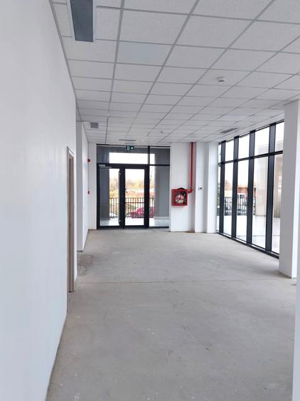 Spațiu comercial, de 140 mp, în Dârste