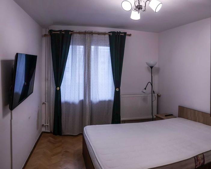Apartament cu 3 camere semidecomandat în Lujerului