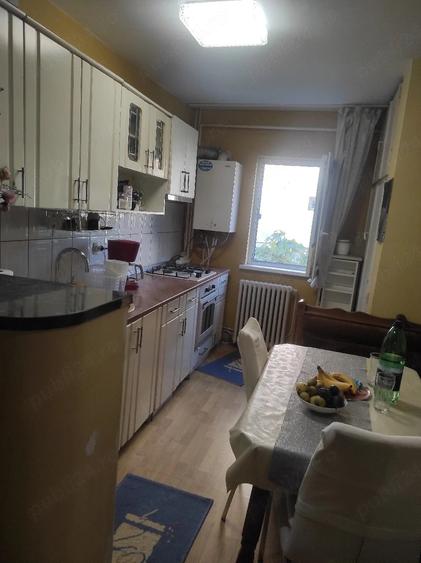 Apartament cu 3 camere decomandat în Central