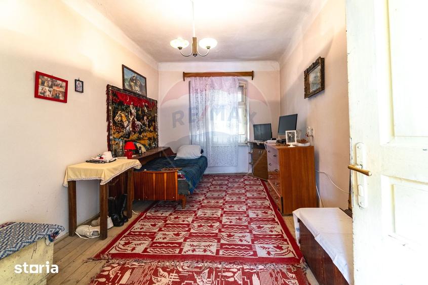 Casă cu 5 camere cu Teren 1995 Mp în Jibert