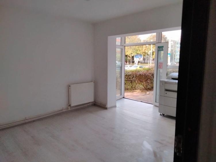 Spațiu comercial, de 45 mp, în Podu Roș