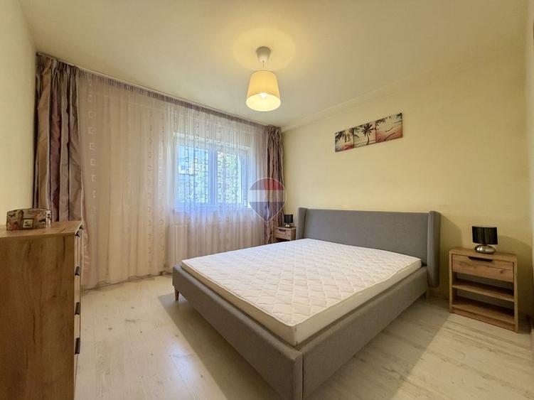 Apartament cu 3 camere decomandat, mobilat în Uverturii