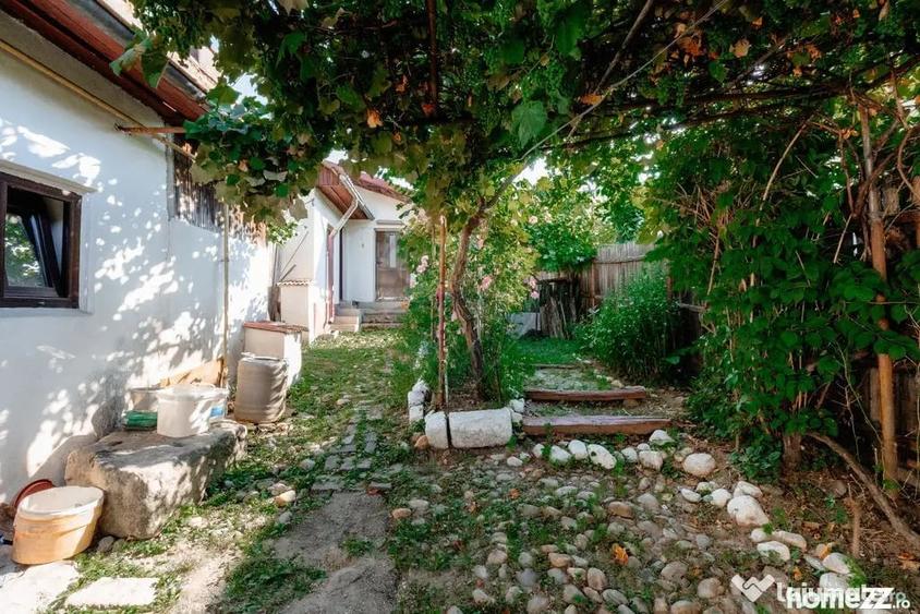 Casă cu 7 camere cu Teren 422 Mp în Central