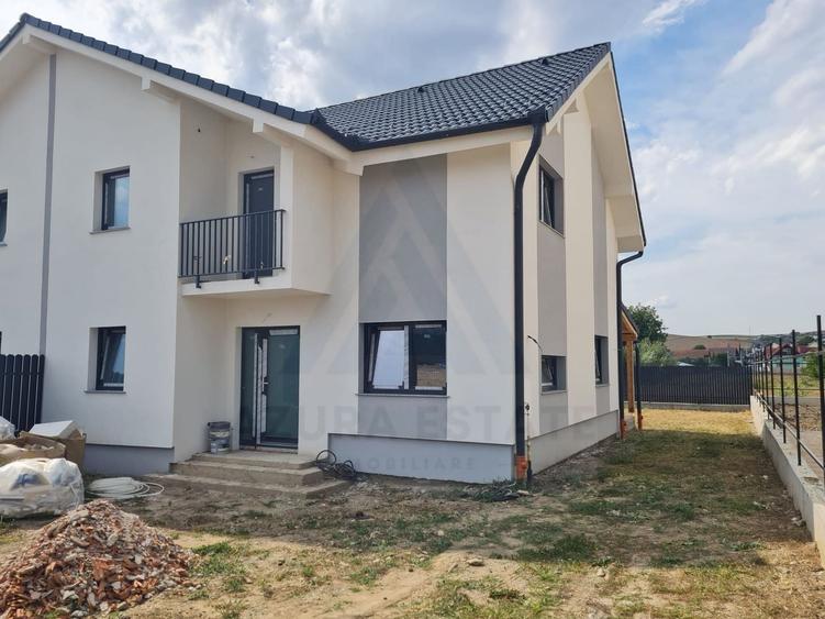 Duplex cu 3 camere cu Canalizare în Șura Mare