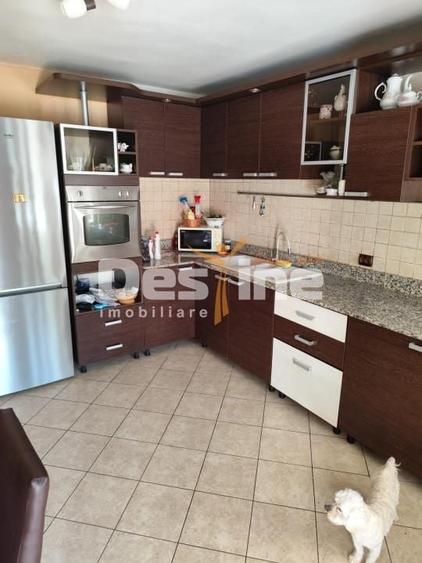 Casă individuală cu 6 camere cu Canalizare în Goruna