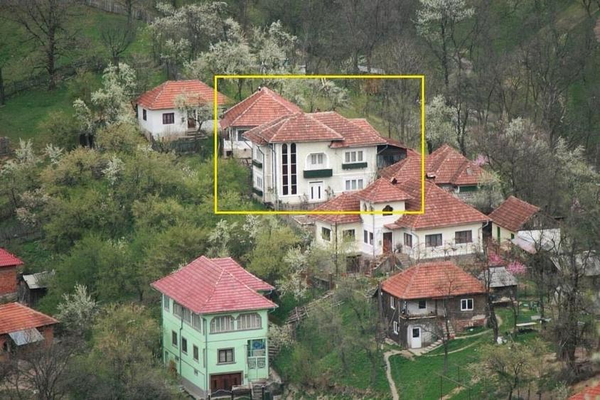 Casă cu 4 camere în Central