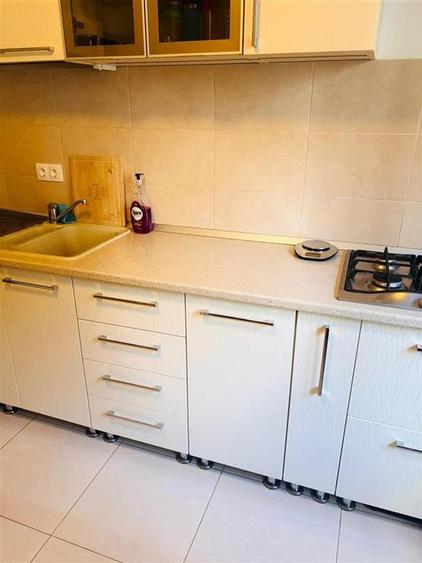 Apartament cu 2 camere decomandat, mobilat în Tractorul