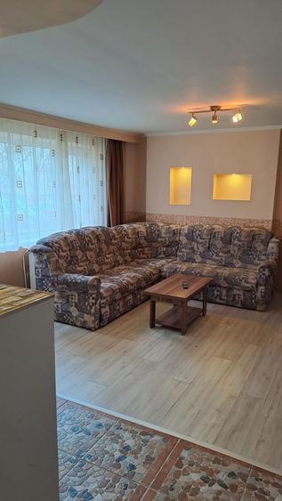 Apartament cu 3 camere semidecomandat în Gojdu