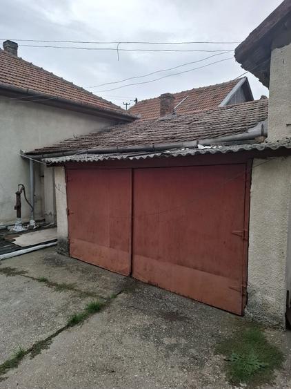 Casă cu 4 camere în Uroi