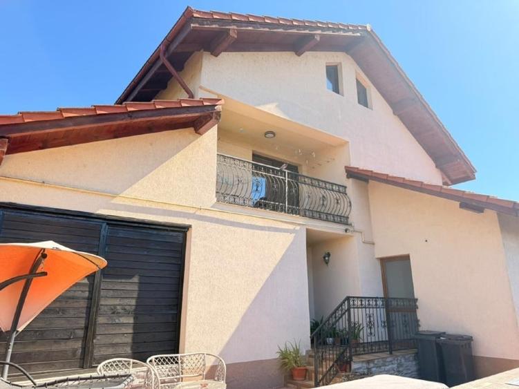 Casă individuală cu 5 camere cu Garaj în Copăcelu